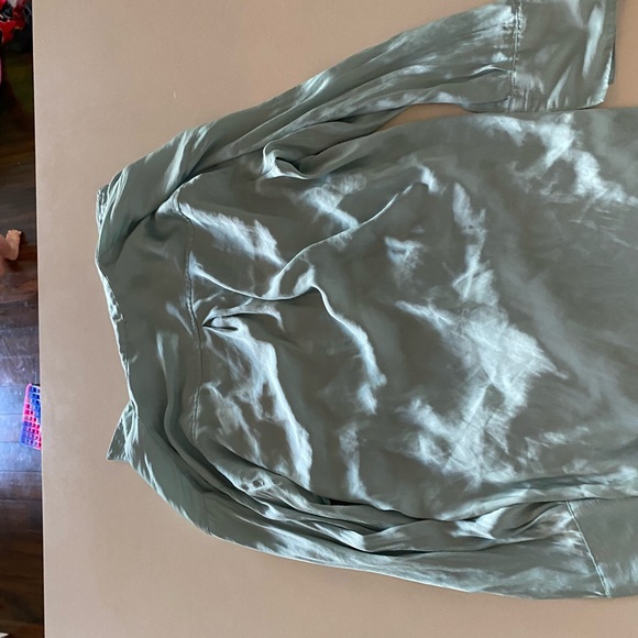 Sage green button satin blouse - Picture 4 of 7